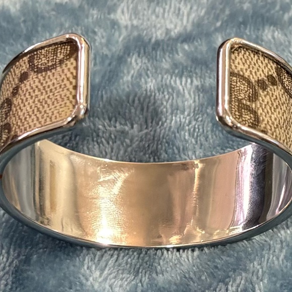 Gucci GG Stylish Silver and Tan Cuff Bracelet - Picture 3 of 6